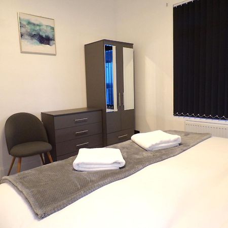 Hazelhurst House - 4 Bedrooms 2 Bathrooms Stoke-on-Trent Екстер'єр фото