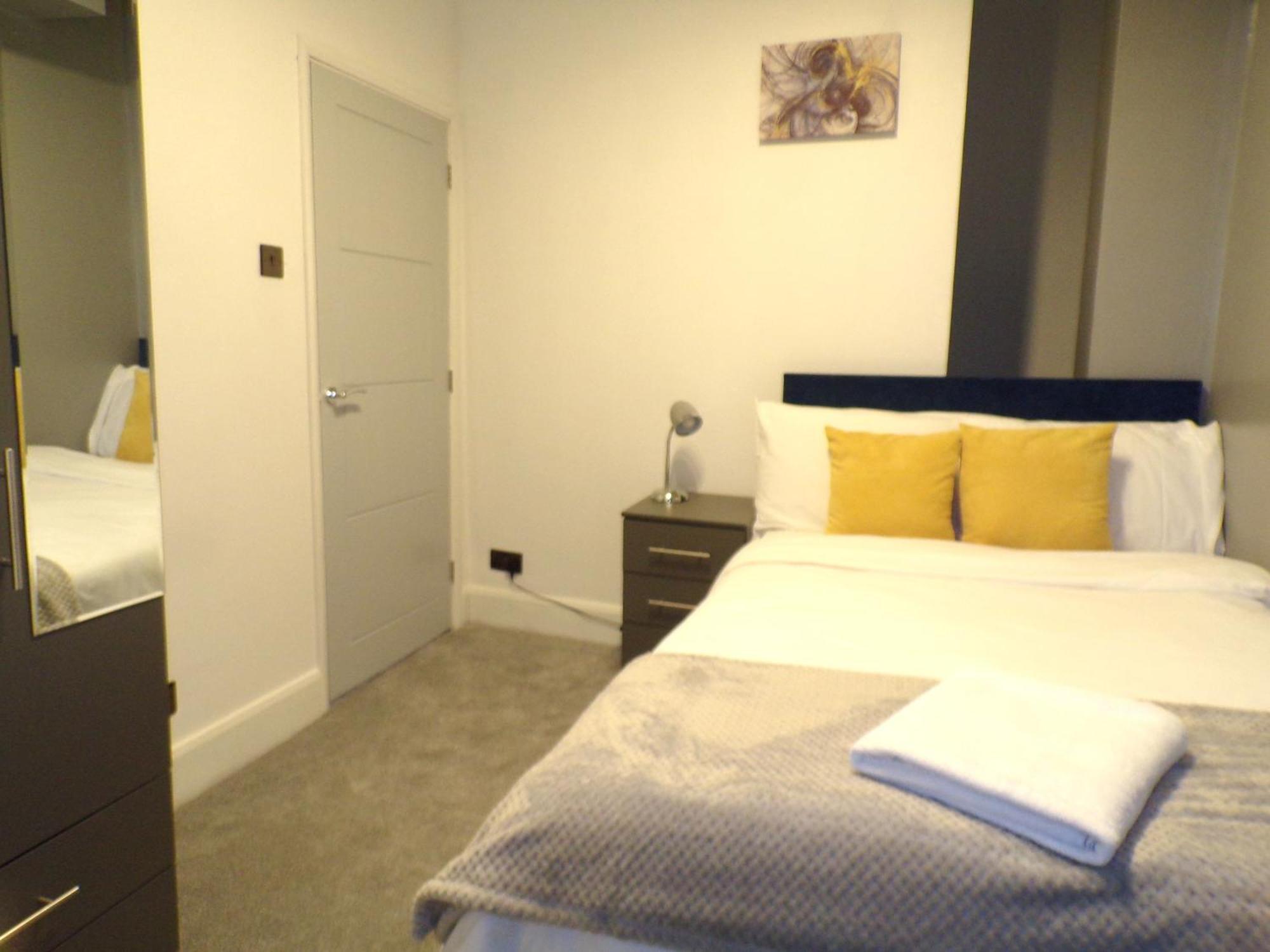 Hazelhurst House - 4 Bedrooms 2 Bathrooms Stoke-on-Trent Екстер'єр фото