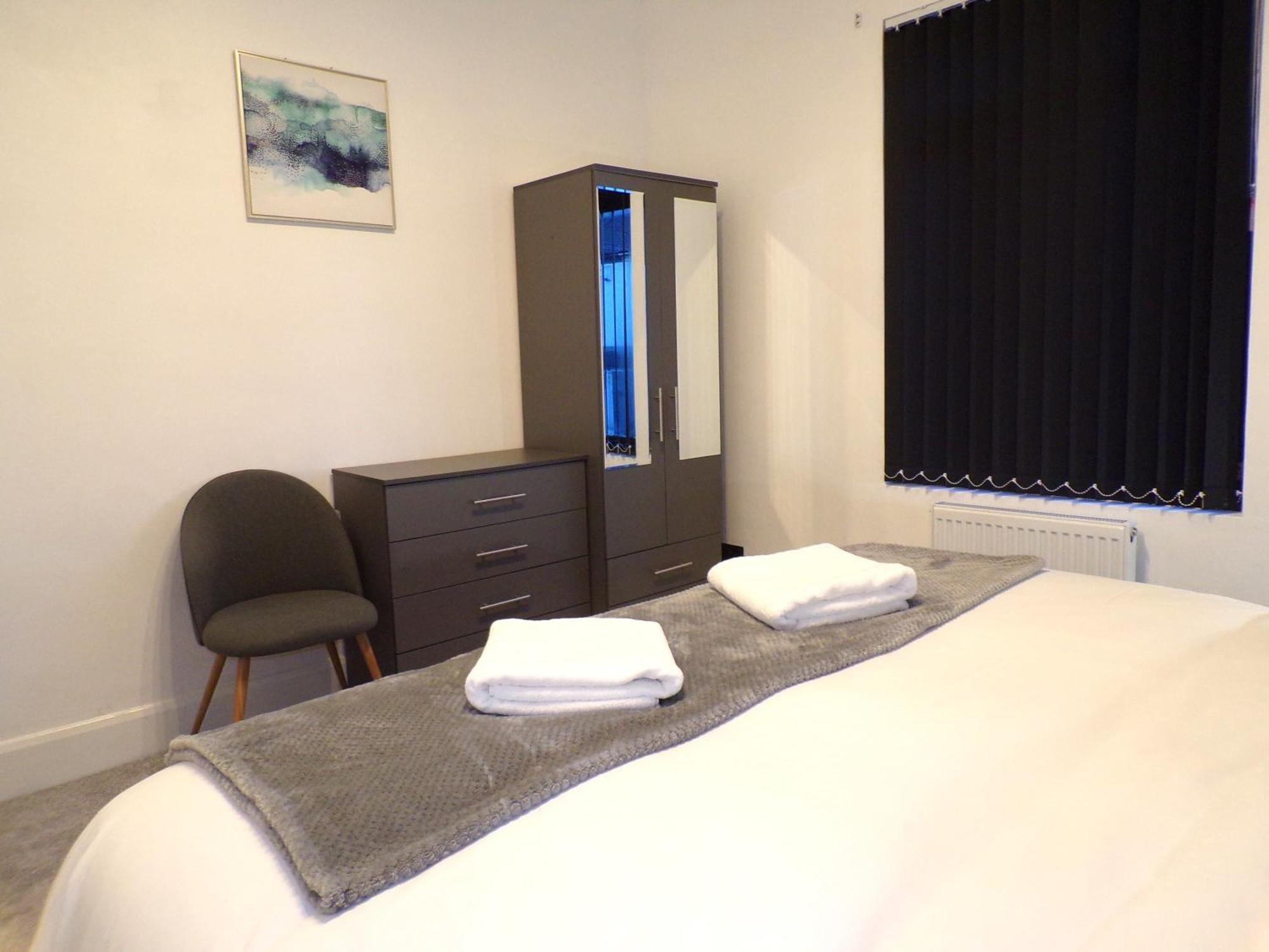 Hazelhurst House - 4 Bedrooms 2 Bathrooms Stoke-on-Trent Екстер'єр фото