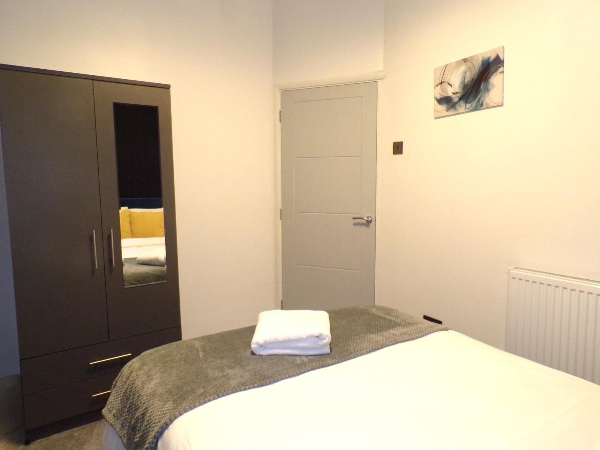 Hazelhurst House - 4 Bedrooms 2 Bathrooms Stoke-on-Trent Екстер'єр фото