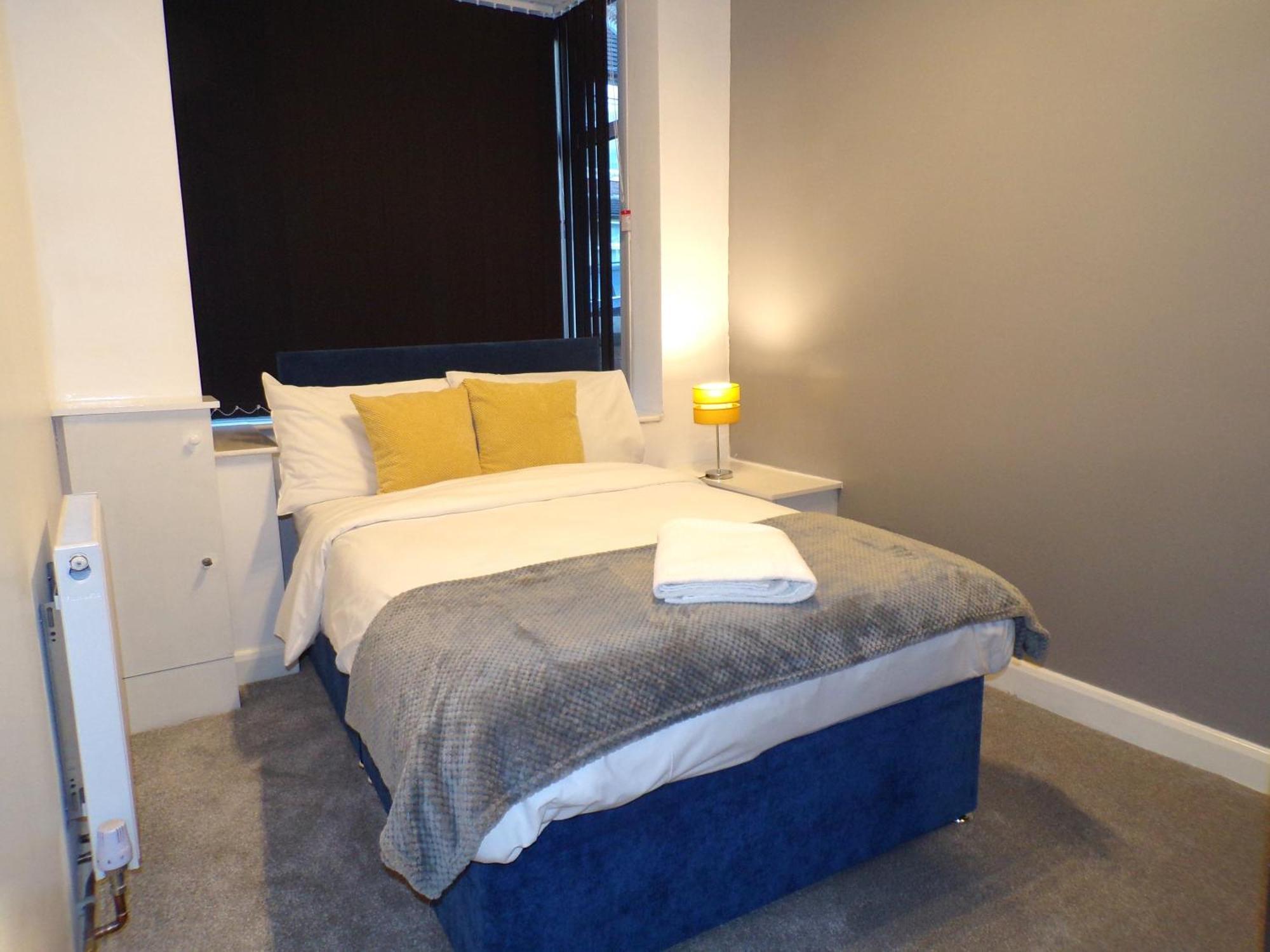 Hazelhurst House - 4 Bedrooms 2 Bathrooms Stoke-on-Trent Екстер'єр фото